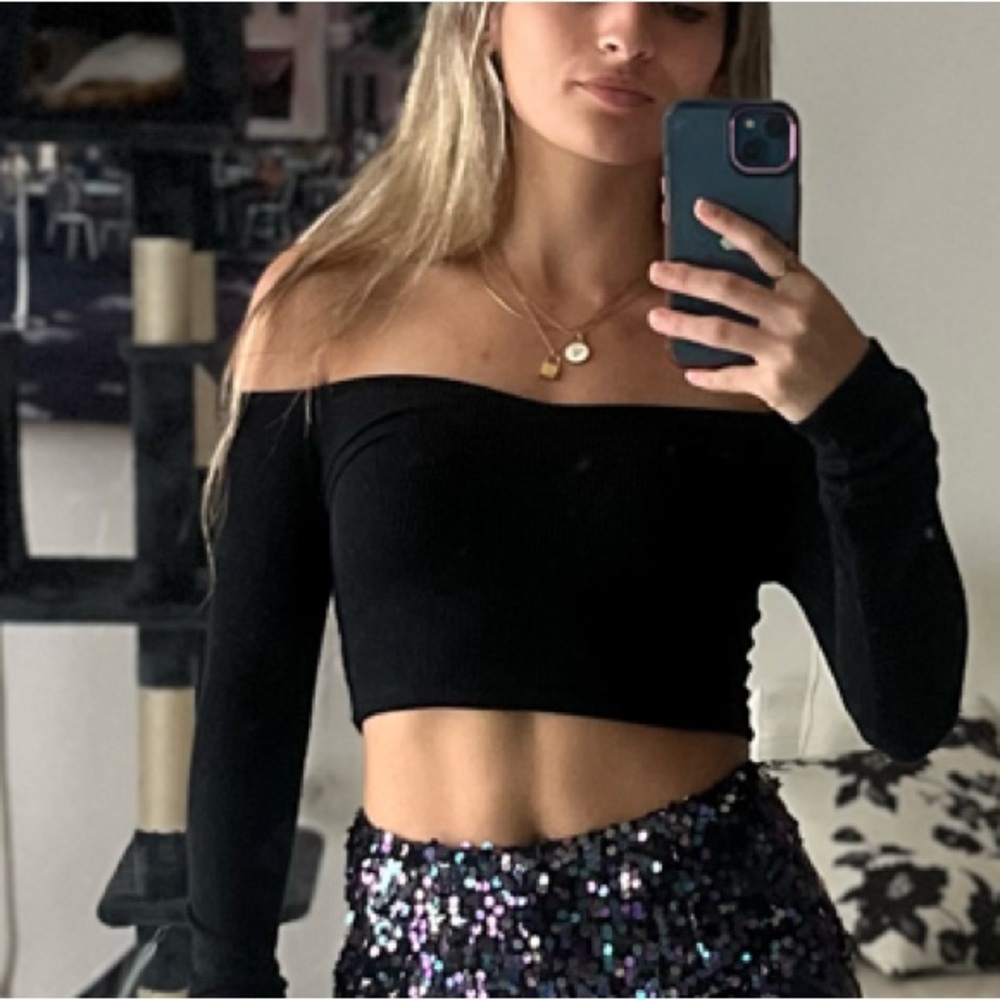 Boutique off-shoulder long sleeved crop top